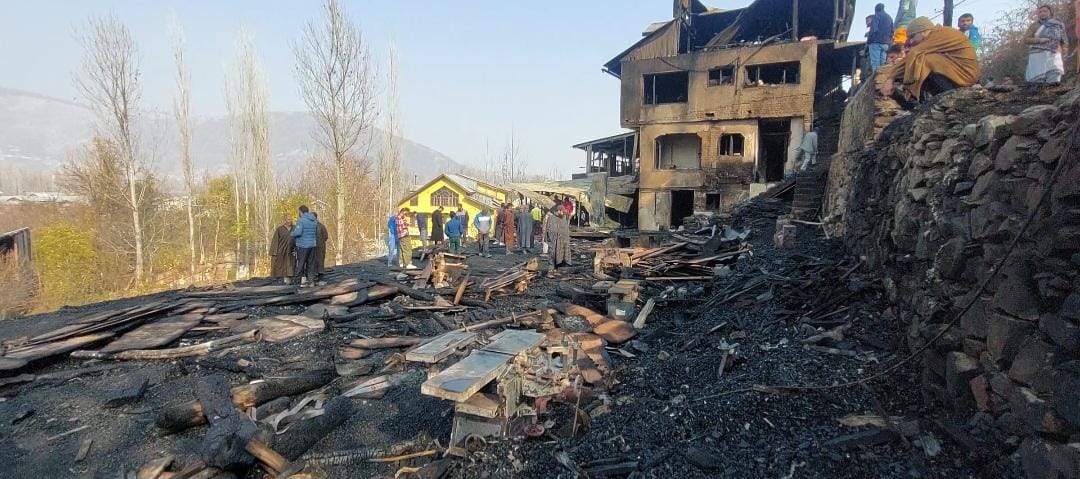 Massive Fire Mishap In Baramulla Leaves 40 Employees Jobless. | Kashmir ...