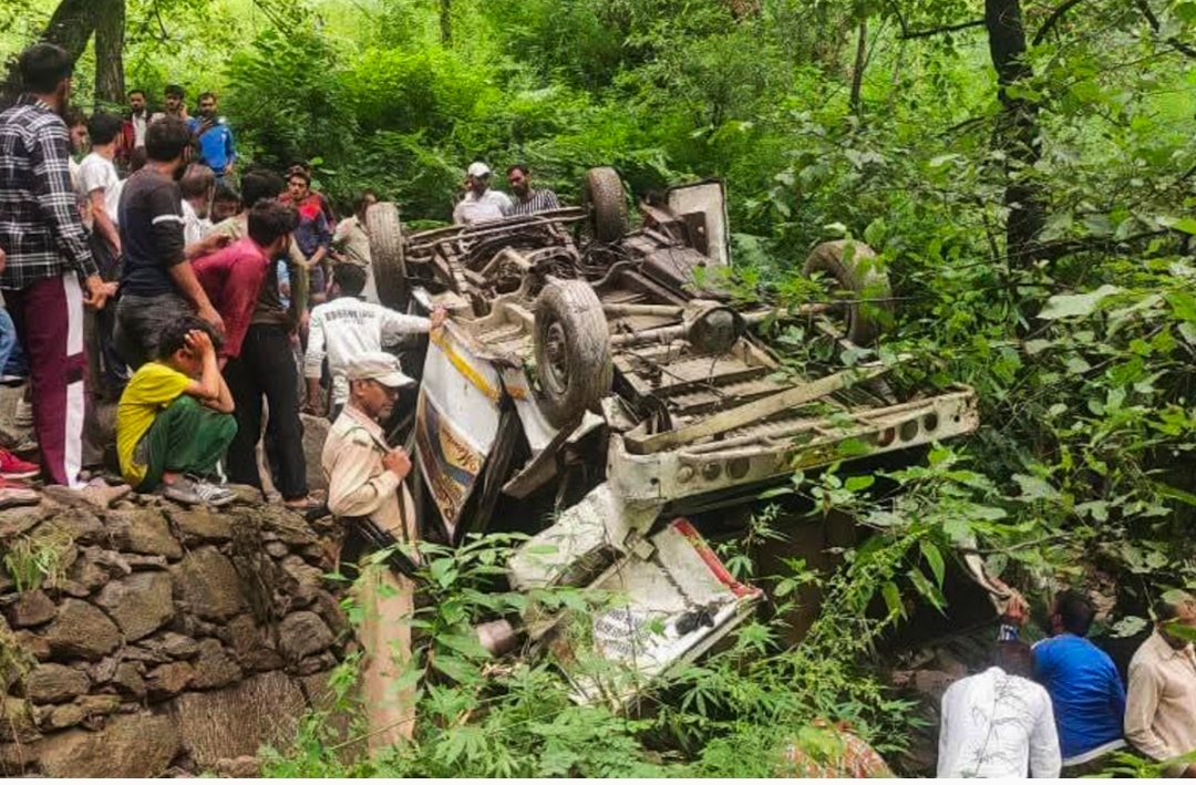 Doda Tragedy : 7 Dead, 17 Injured as Passenger Vehicle Falls into Gorge
