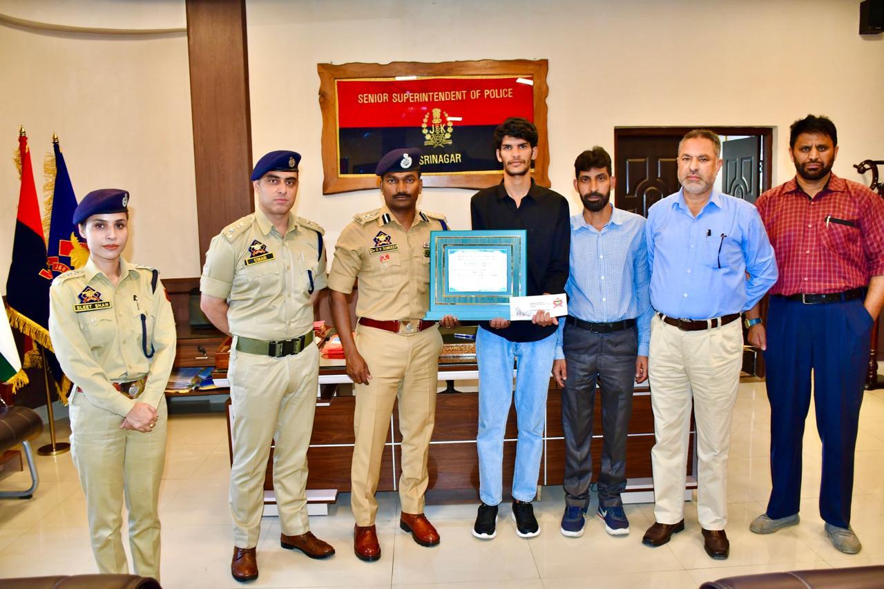 Despatch Cop Srinagar Police Felicitates Son of SPO for Qualifying NEET | Kashmir ...