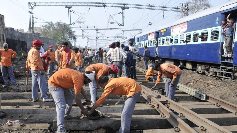 Cabinet approves Productivity Linked Bonus for 78 days to railway employees | Kashmir Despatch