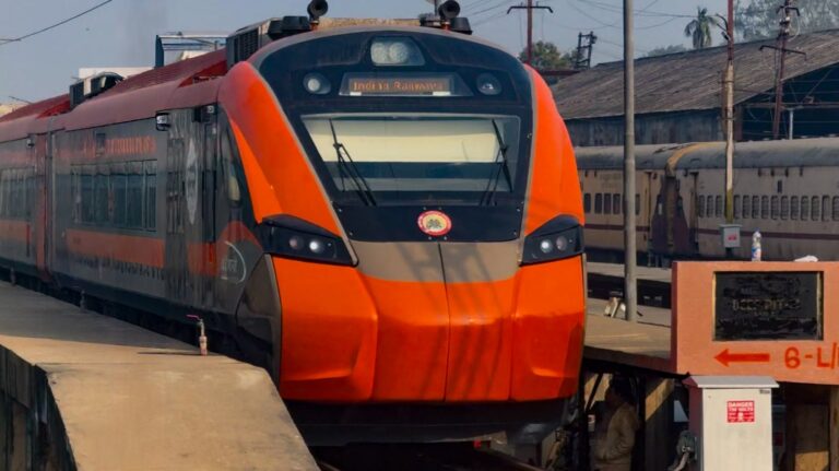 Vande Bharat Sleeper Train Becomes a Hit Among Passengers