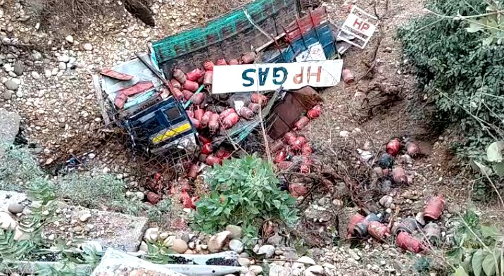Slippery Road Causes LPG Cylinder Truck to Plunge into Gorge Near Nagrota, Driver Critical