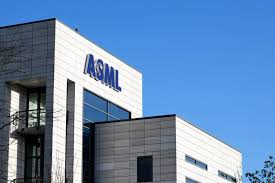 IT Minister visits global semiconductor giant ASML in Netherlands