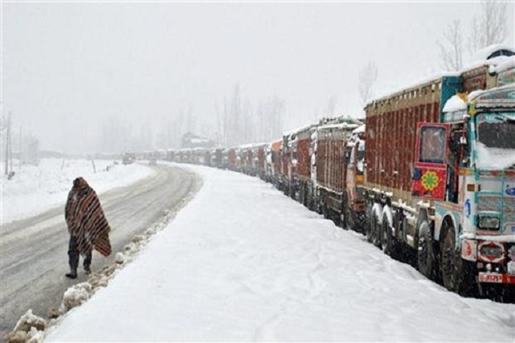 Western Disturbance to Bring more Rain, Snow in J&K; Heavy Snowfall Likely From Feb 1–2