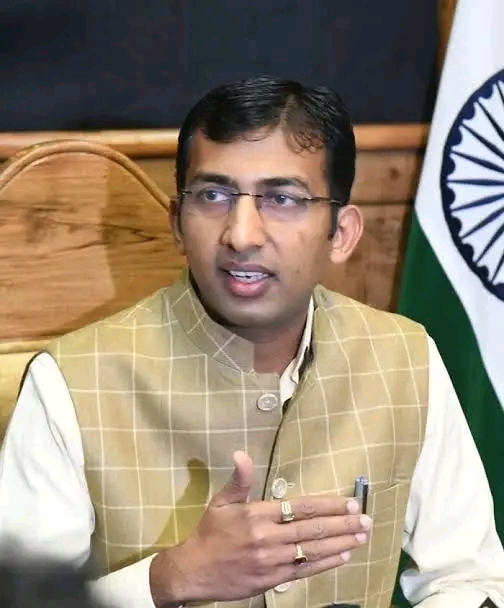 Div Com Kashmir Denies Lockdown Reports, Appeals for Calm