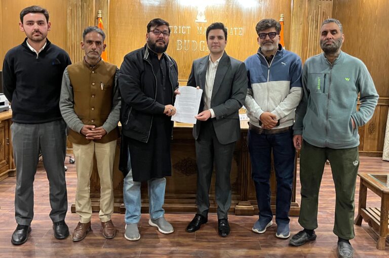JKCAG, RTI Movement delegation meets DC Budgam