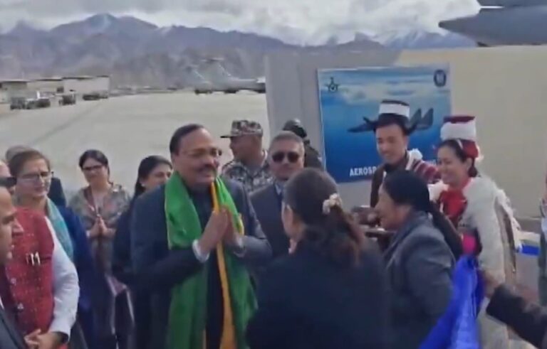 CJI Surya Kant Receives Traditional Ladakhi Welcome, Set to Inaugurate Court Complexes