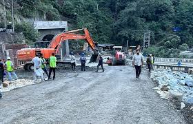 Jammu-Srinagar highway remains closed; restoration work underway