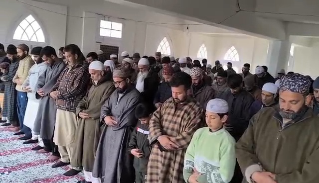 Thousands Offer Eid-ul-Fitr Prayers Across Bandipora, Pray for Global Peace