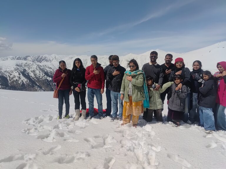 Tourists pay tribute to Pahalgam attack victims at Razdan Pass observeve two minute silence