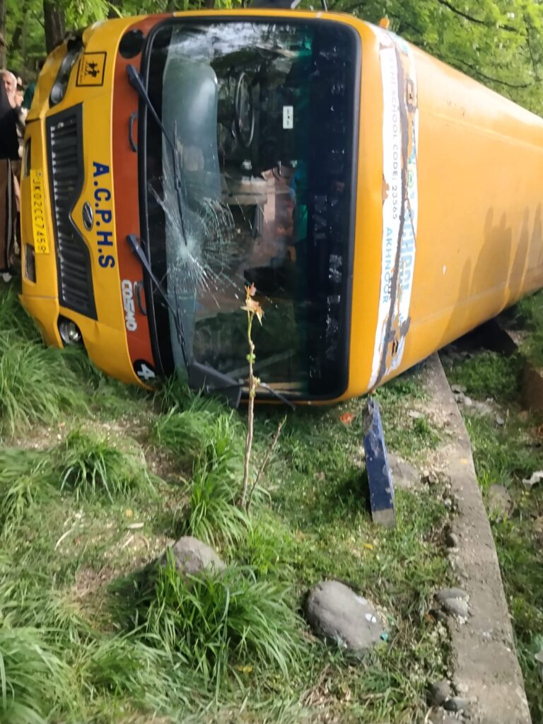 School Bus Overturns in Bandipora, Four students Injured, shiftef to CHC Hajin