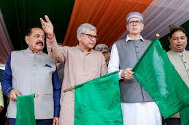 Union Minister for Railways Ashwini Vaishnaw Flags Off Extended 20 coach Jammu–Srinagar Vande Bharat Express